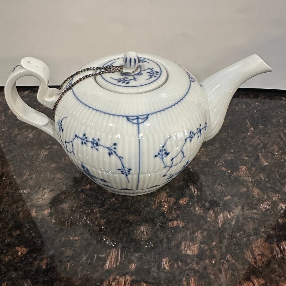 VTG Wallendorf 1764 Blue White Porcelain Teapot Germany Handarbeit Floral RARE